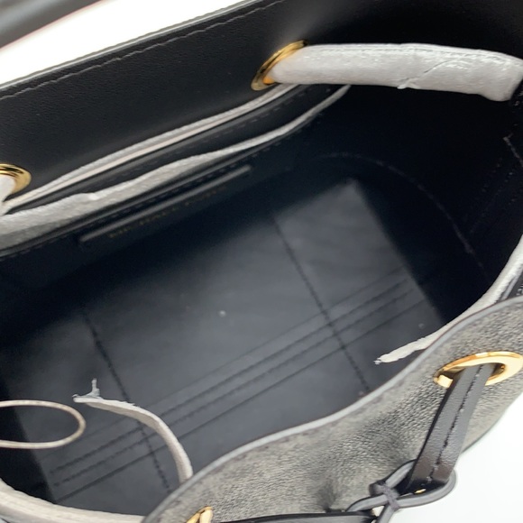 MICHAEL KORS MERCER Small Logo Bucket crossbody Bag Black signature color - Picture 11 of 16